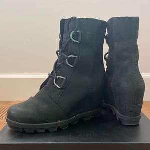 Sorel 7 Joan of Arctic Wedge II Black boots